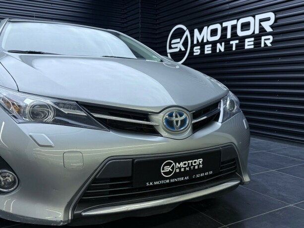 toyota-auris-elektrisitetbensin-2015-big-4