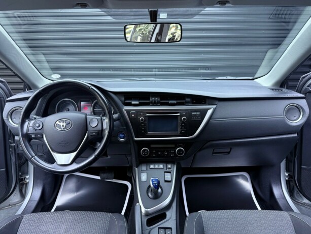 toyota-auris-elektrisitetbensin-2015-big-9