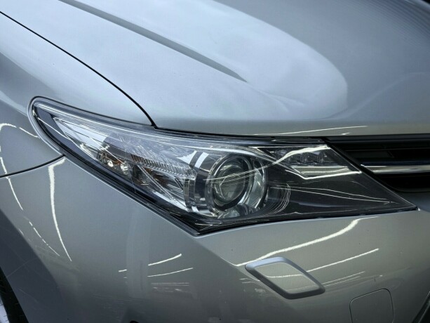 toyota-auris-elektrisitetbensin-2015-big-3