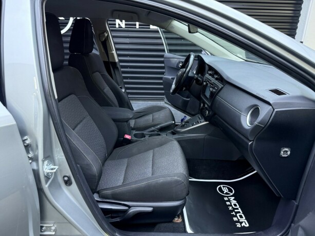 toyota-auris-elektrisitetbensin-2015-big-27