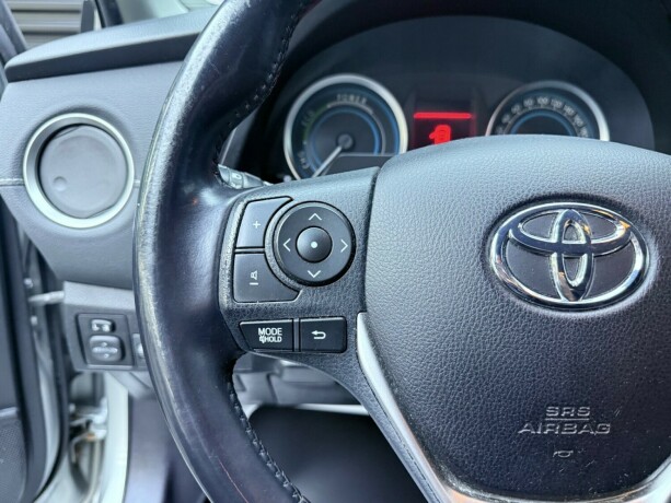 toyota-auris-elektrisitetbensin-2015-big-14