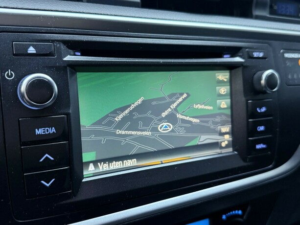 toyota-auris-elektrisitetbensin-2015-big-19