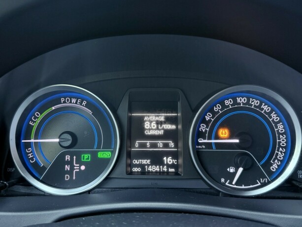toyota-auris-elektrisitetbensin-2015-big-17