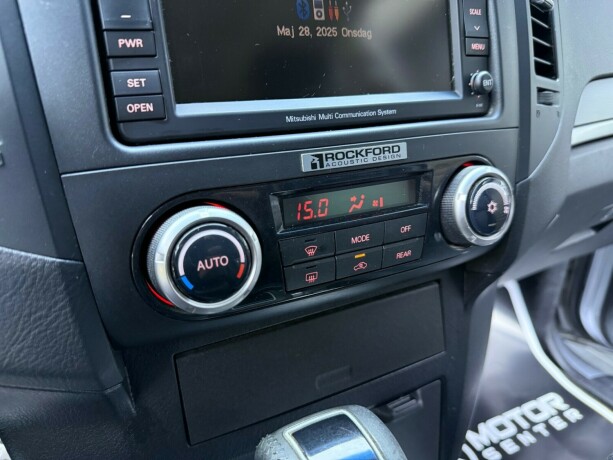 mitsubishi-pajero-diesel-2011-big-21