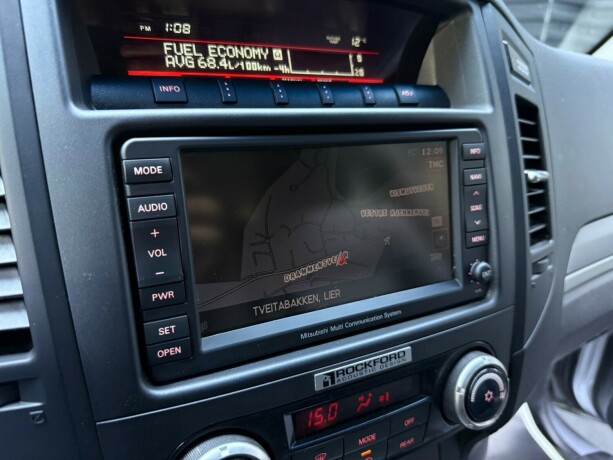 mitsubishi-pajero-diesel-2011-big-16