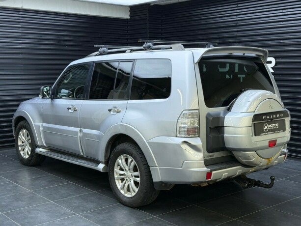 mitsubishi-pajero-diesel-2011-big-1