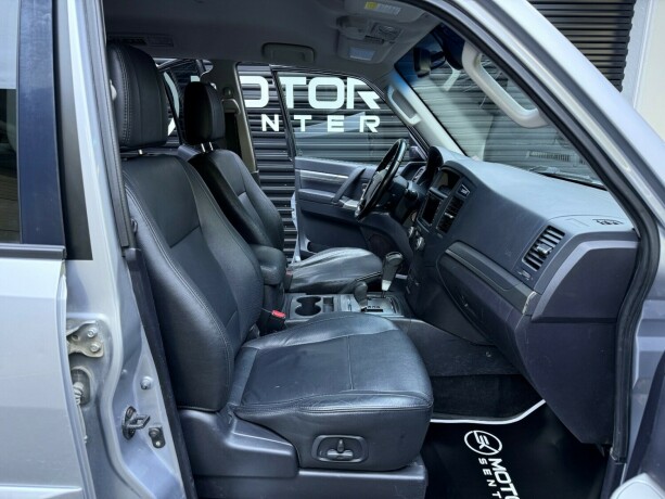 mitsubishi-pajero-diesel-2011-big-25