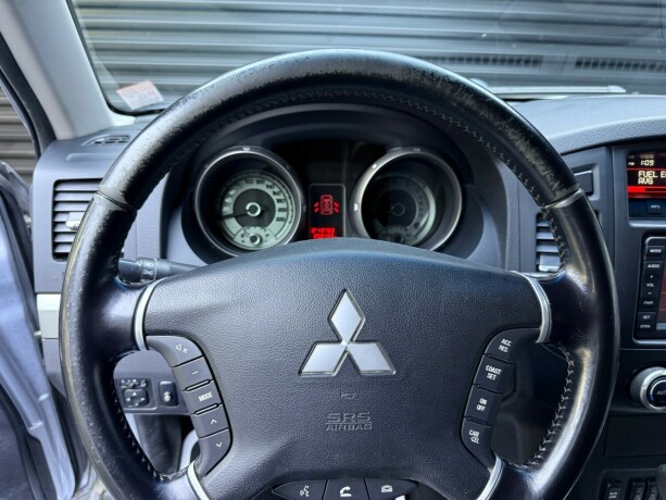 mitsubishi-pajero-diesel-2011-big-13