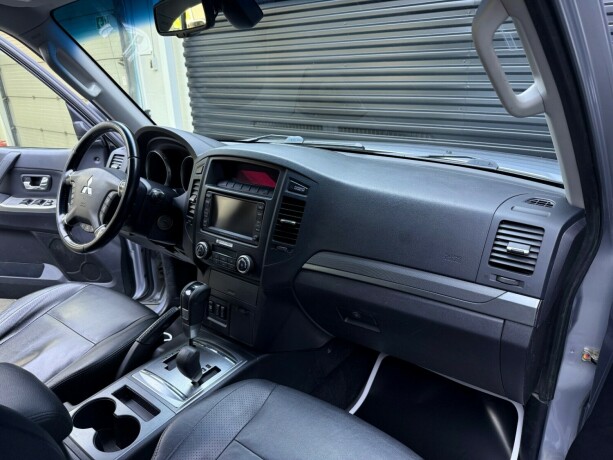 mitsubishi-pajero-diesel-2011-big-11