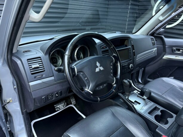 mitsubishi-pajero-diesel-2011-big-10