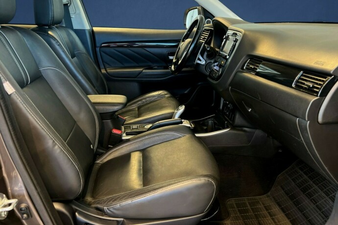 mitsubishi-outlander-elektrisitetbensin-2017-big-11