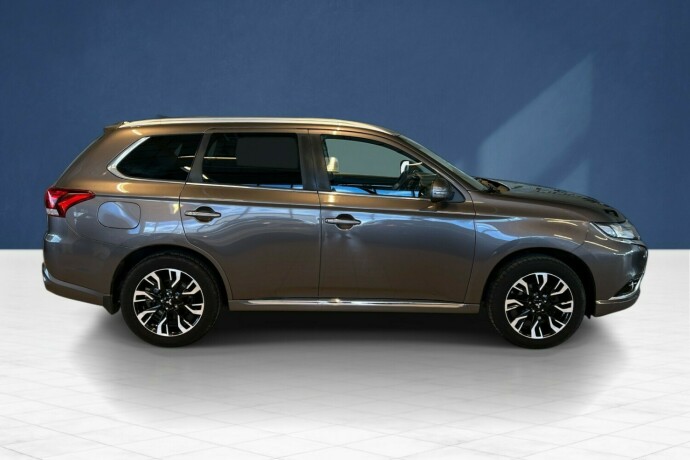 mitsubishi-outlander-elektrisitetbensin-2017-big-4
