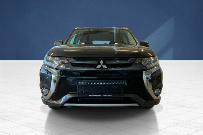 mitsubishi-outlander-elektrisitetbensin-2017-big-2