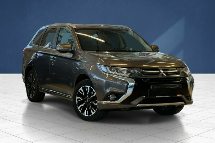 mitsubishi-outlander-elektrisitetbensin-2017-big-0