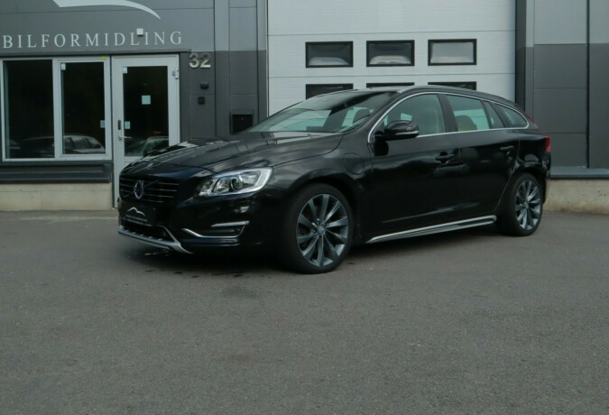 volvo-v60-elektrisitetdiesel-2014-big-0