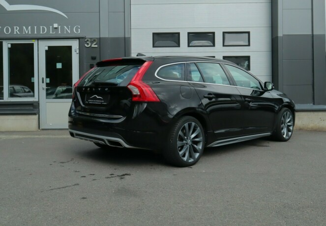 volvo-v60-elektrisitetdiesel-2014-big-1