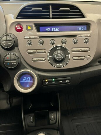 honda-jazz-bensin-2009-big-9