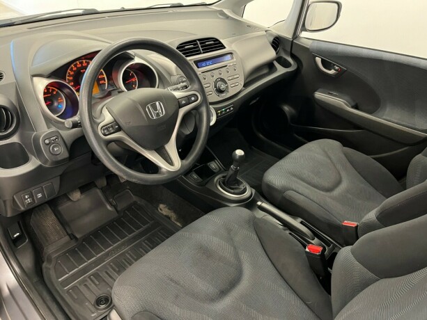 honda-jazz-bensin-2009-big-3
