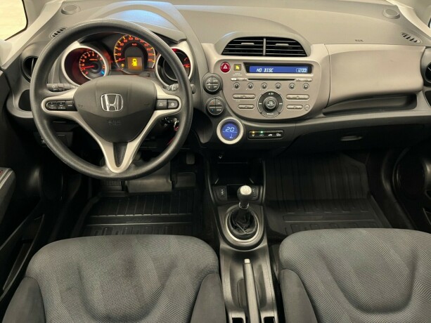 honda-jazz-bensin-2009-big-7
