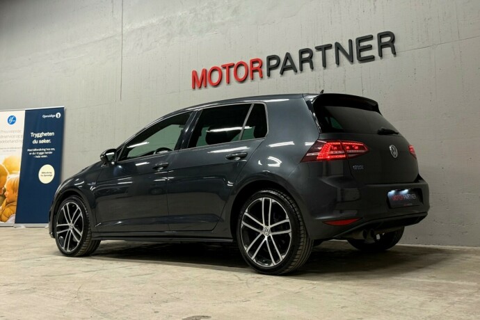 volkswagen-golf-elektrisitetbensin-2015-big-4