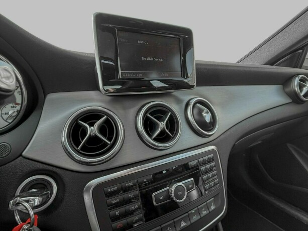mercedes-benz-cla-bensin-2013-big-25