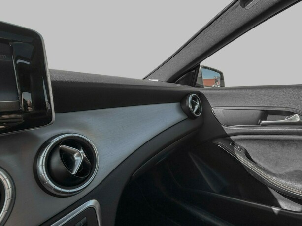 mercedes-benz-cla-bensin-2013-big-26