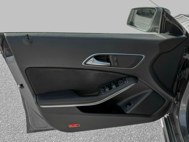 mercedes-benz-cla-bensin-2013-big-15