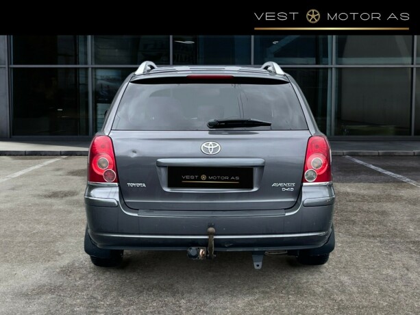 toyota-avensis-diesel-2007-big-5