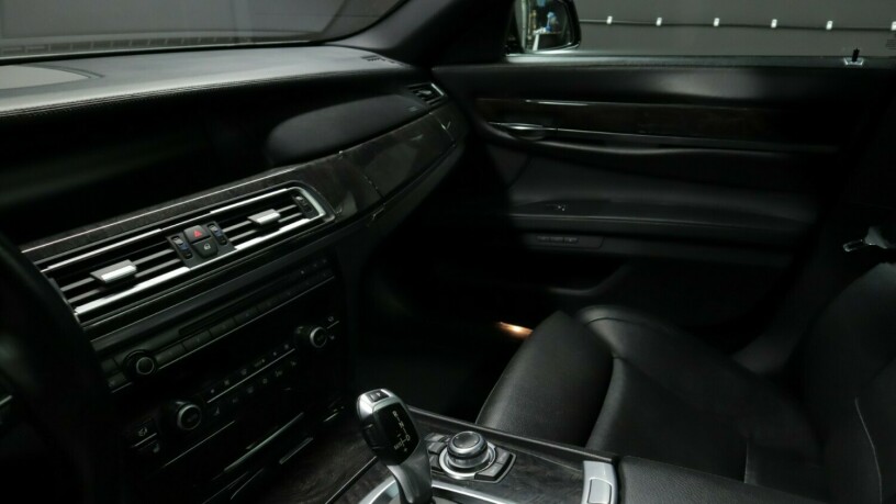 bmw-7-serie-diesel-2011-big-27