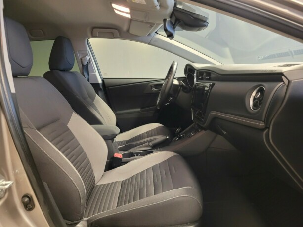 toyota-auris-elektrisitetbensin-2015-big-11