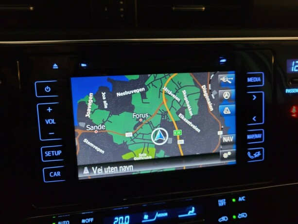 toyota-auris-elektrisitetbensin-2015-big-22