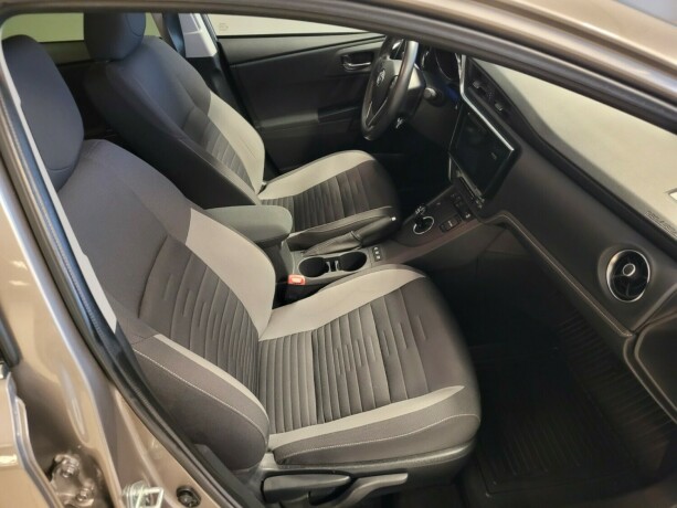 toyota-auris-elektrisitetbensin-2015-big-13