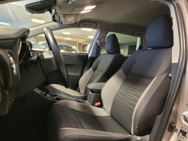toyota-auris-elektrisitetbensin-2015-big-17