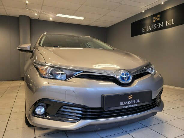 toyota-auris-elektrisitetbensin-2015-big-9