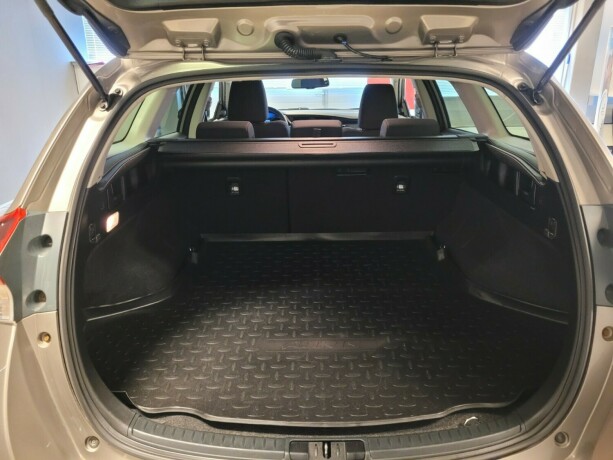 toyota-auris-elektrisitetbensin-2015-big-15