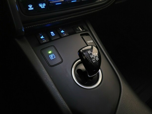 toyota-auris-elektrisitetbensin-2015-big-19