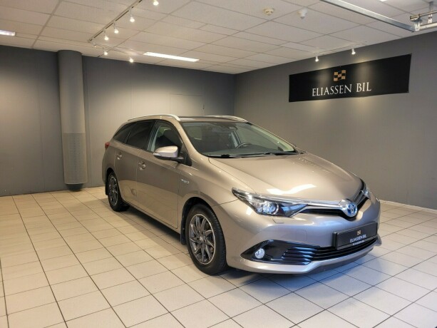 toyota-auris-elektrisitetbensin-2015-big-10