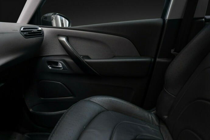 citroen-c4-picasso-diesel-2016-big-17