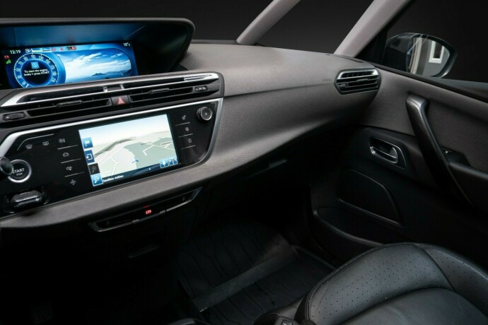 citroen-c4-picasso-diesel-2016-big-16