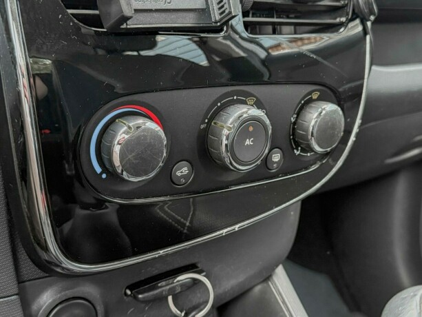 renault-clio-bensin-2014-big-22