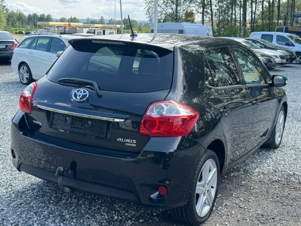 toyota-auris-diesel-2010-big-6