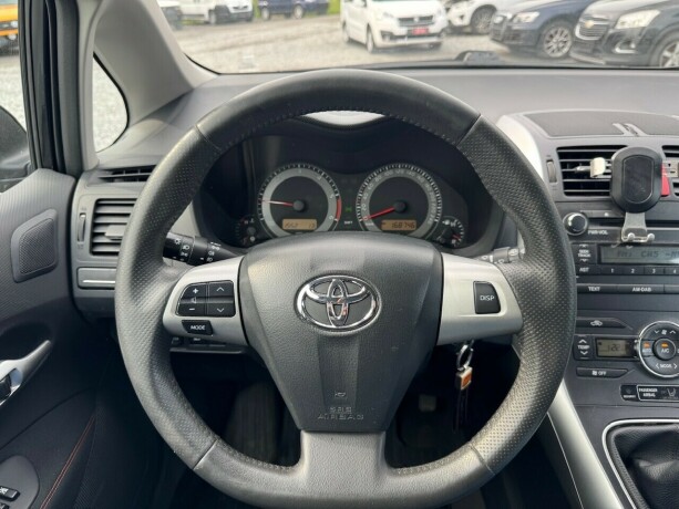 toyota-auris-diesel-2010-big-12