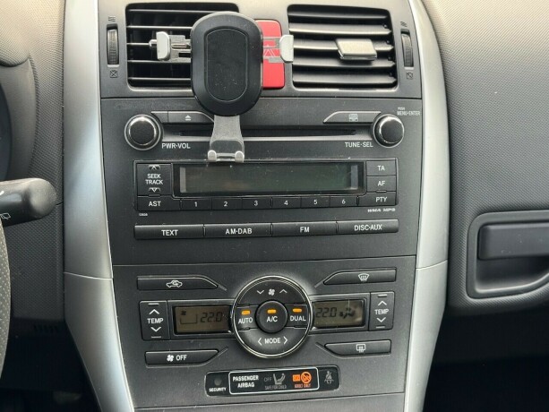 toyota-auris-diesel-2010-big-15