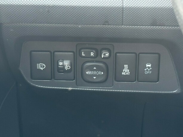 toyota-auris-diesel-2010-big-18