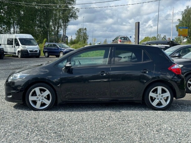 toyota-auris-diesel-2010-big-3