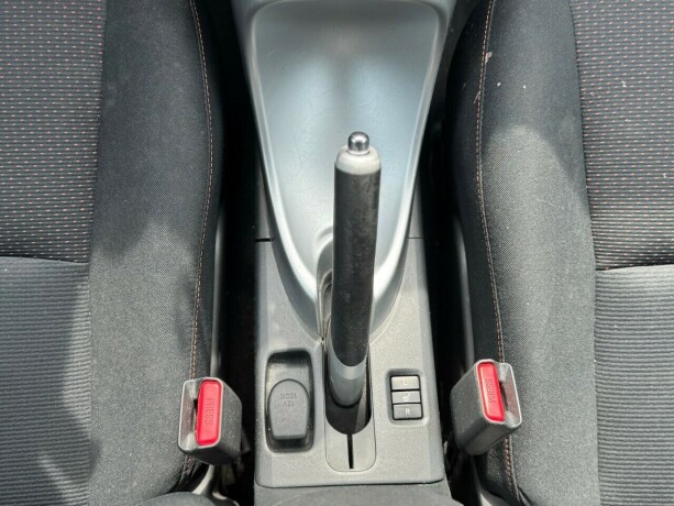 toyota-auris-diesel-2010-big-17