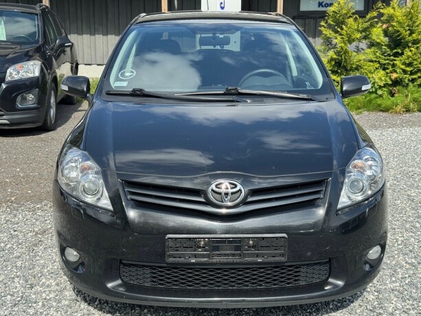 toyota-auris-diesel-2010-big-1
