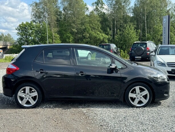 toyota-auris-diesel-2010-big-7