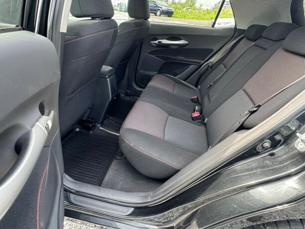 toyota-auris-diesel-2010-big-9