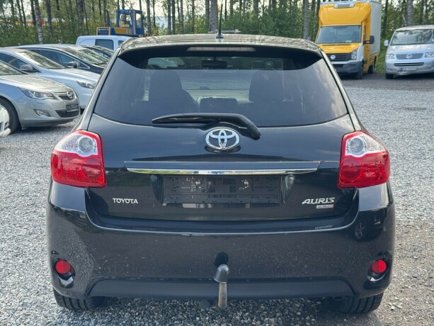 toyota-auris-diesel-2010-big-5